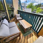 The Ikon Lofted Studio With King Bed And Patio
