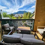 The Ikon Lofted Studio With King Bed And Patio