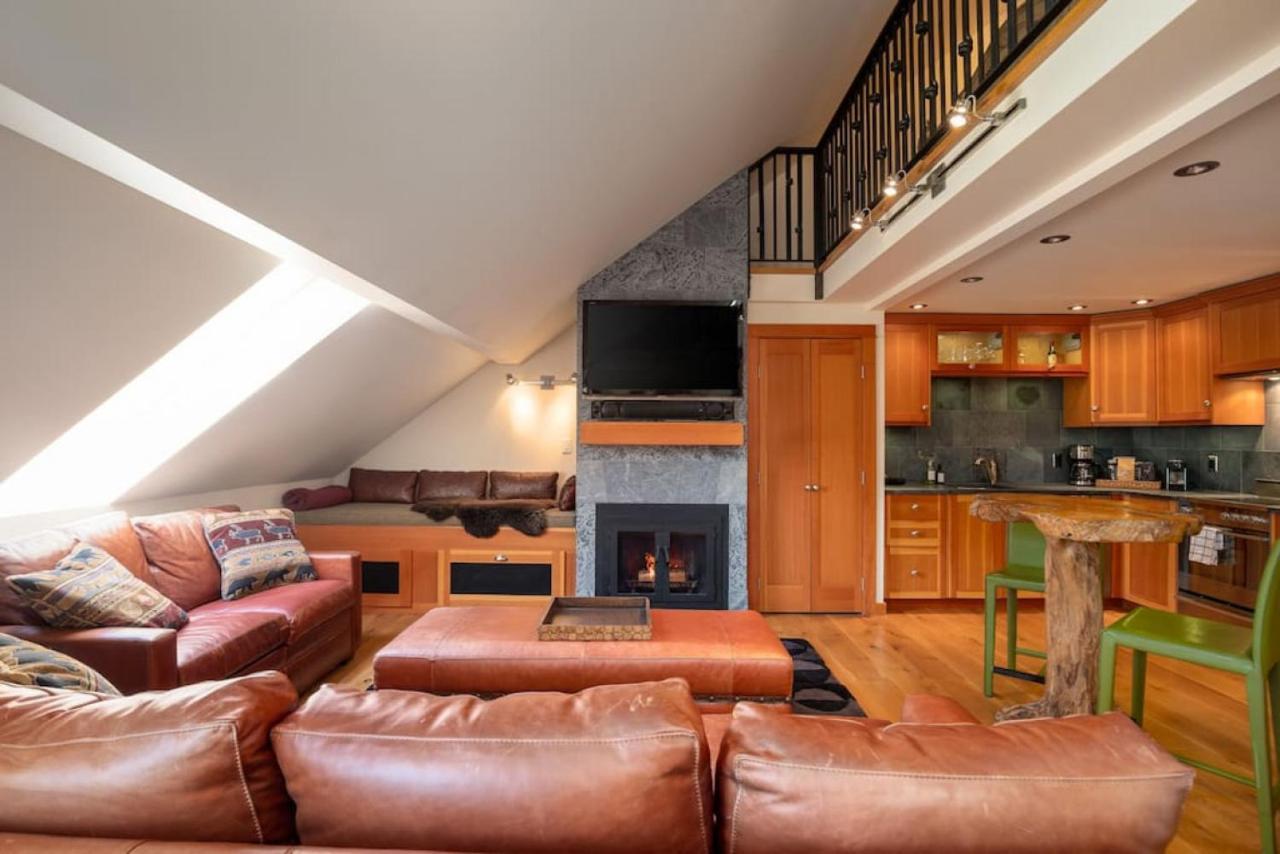 The Ikon Lofted With King Bed And Patio Apartment *