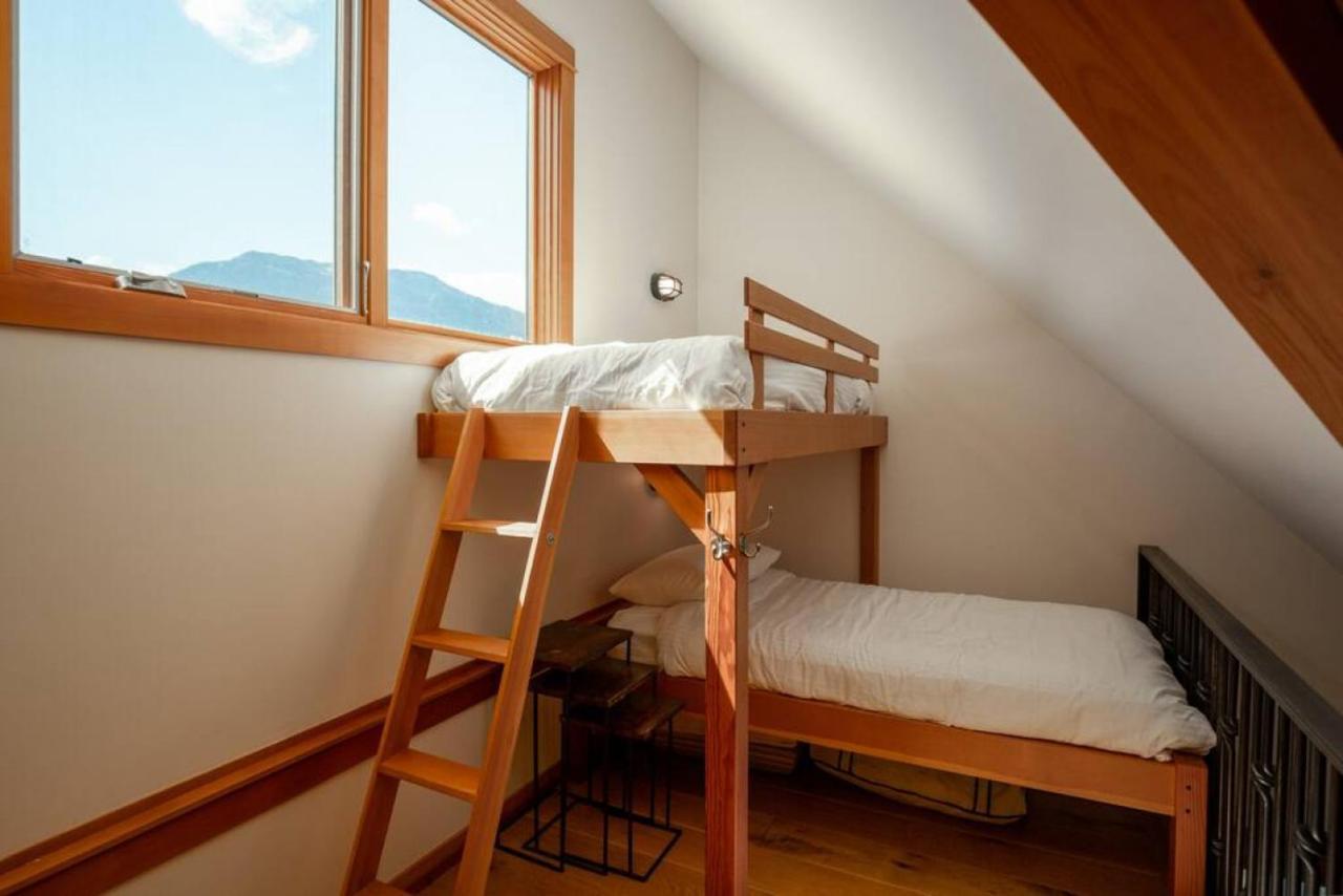 Apartment The Ikon Lofted With King Bed And Patio